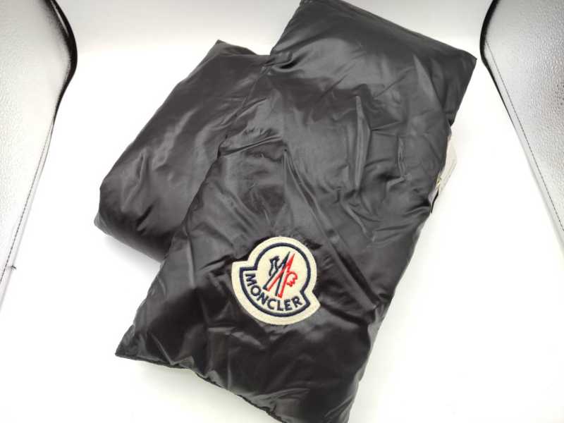 モンクレール買取　マフラー